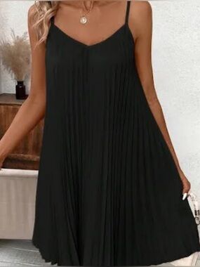 Romeo & Juliet Couture Women’s Black Pleated Spaghetti-Strap Dress, size Large